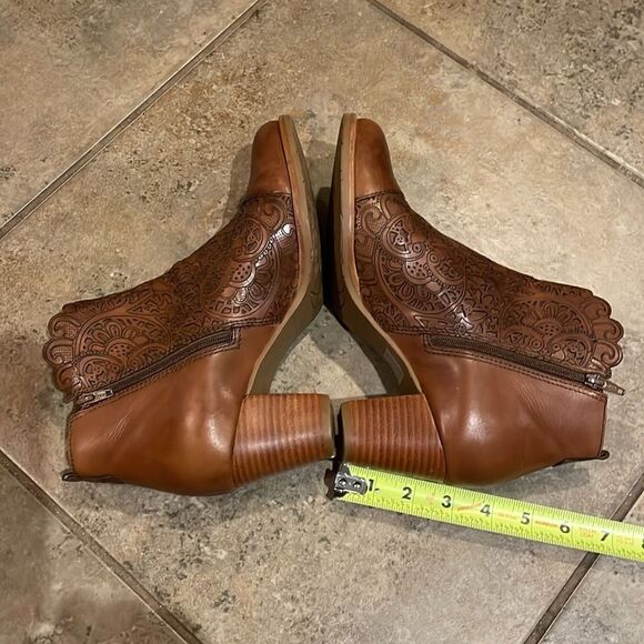 Brighton Glory Brown Leather Ankle Boots Womens Size 8M Boho Laser Cut Floral - Picture 6 of 10